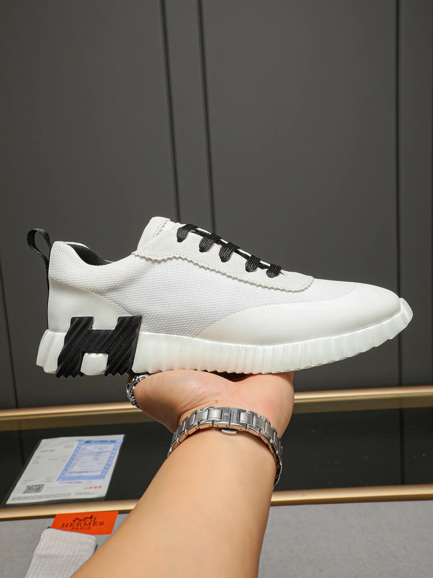 Men's shoes 💰460 [Hermes] fe new arrival~ New Bouncing sneakers Hermès are the most comfortable shoes, no one else⃣️, they are very light on the feet and look great, you will not feel tired when you go shopping and running around 👍 Very light and comfortable, extremely light, suitable for both sports and leisure, and feel great when you step on them! It’s up to you to choose, there’s always what you want~ ✔️Fabric: First layer frosted➕Imported glue➕Breathable mesh ✔️Inner lining: Imported mesh ✔️Outsole: Original outsole ✔️Size: Men’s 38-44 (45 custom-made)